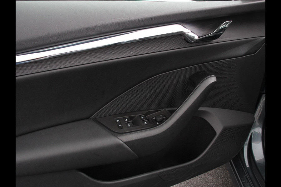 Škoda Octavia 1.0 e-TSI DSG Style | Navigatie | Apple Carplay/Android Auto | Adaptive Cruise Control | Camera | Climate Control | Digitale Cockpit | Stoelverwarming | Lichtmetalen Velgen