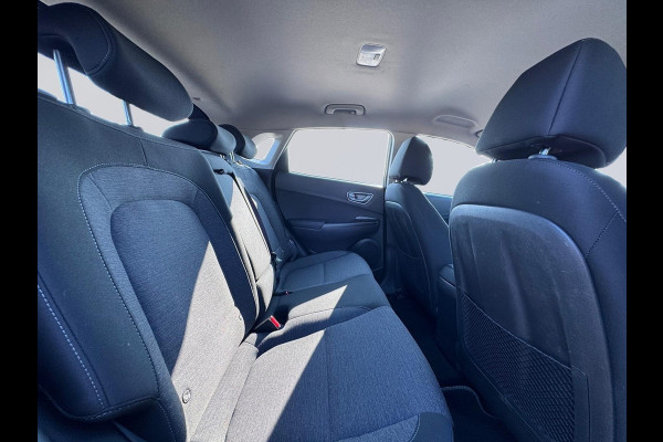 Hyundai Kona EV Comfort 64 kWh, achteruitrijcamera, SOH 100 % adaptief cruise, led verlichting, digitaal cockpit, NL auto met nap