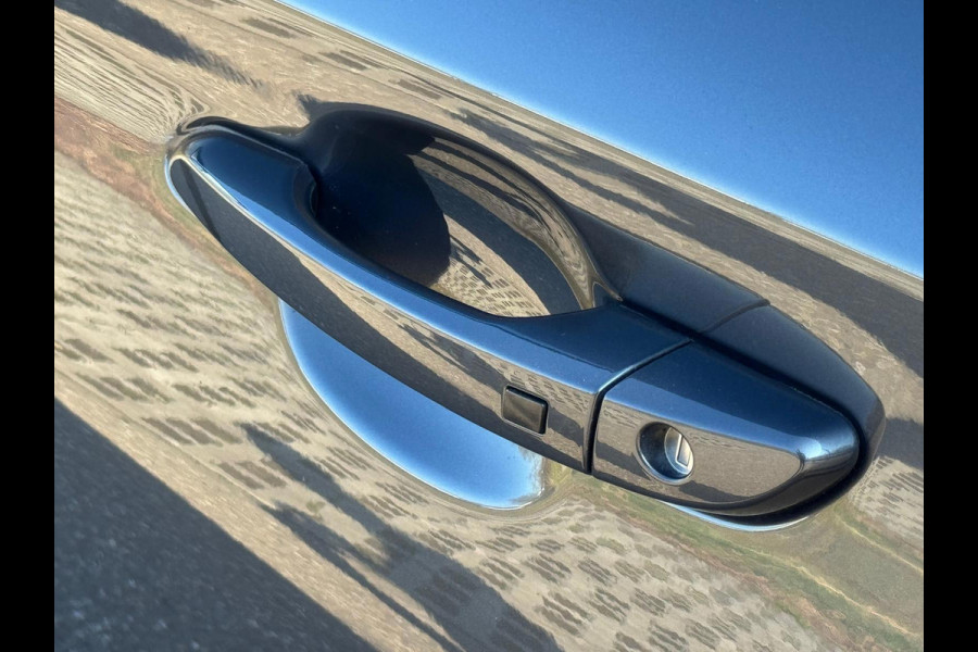 Hyundai Kona EV Comfort 64 kWh, achteruitrijcamera, SOH 100 % adaptief cruise, led verlichting, digitaal cockpit, NL auto met nap