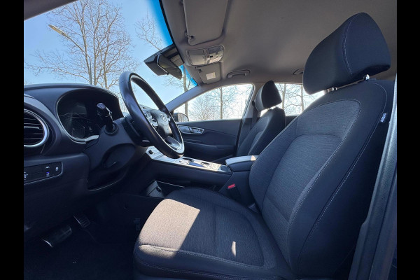 Hyundai Kona EV Comfort 64 kWh, achteruitrijcamera, SOH 100 % adaptief cruise, led verlichting, digitaal cockpit, NL auto met nap