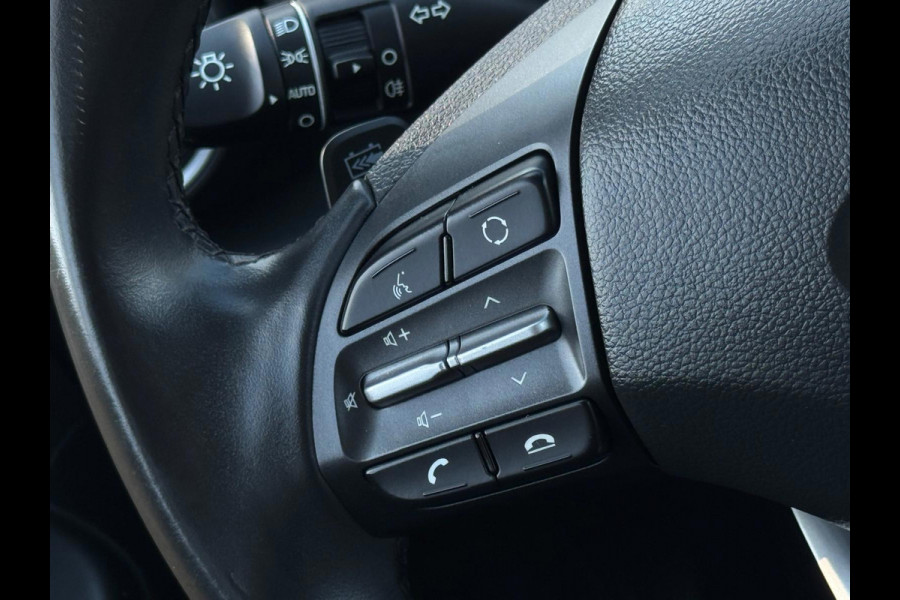 Hyundai Kona EV Comfort 64 kWh, achteruitrijcamera, SOH 100 % adaptief cruise, led verlichting, digitaal cockpit, NL auto met nap