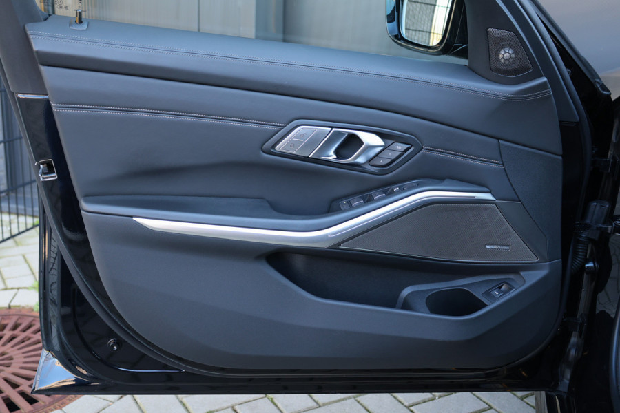 BMW 3-serie 330i M-Sport Business Edition Plus | NAP! | TOPSTAAT! | M-SPORT | PANO | LASER | MEMORY | H&K | CARBON INTERIEUR