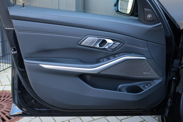 BMW 3-serie 330i M-Sport Business Edition Plus | NAP! | TOPSTAAT! | M-SPORT | PANO | LASER | MEMORY | H&K | CARBON INTERIEUR
