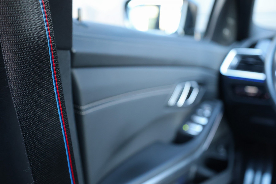 BMW 3-serie 330i M-Sport Business Edition Plus | NAP! | TOPSTAAT! | M-SPORT | PANO | LASER | MEMORY | H&K | CARBON INTERIEUR