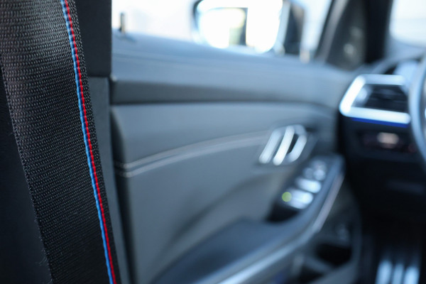 BMW 3-serie 330i M-Sport Business Edition Plus | NAP! | TOPSTAAT! | M-SPORT | PANO | LASER | MEMORY | H&K | CARBON INTERIEUR