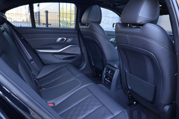 BMW 3-serie 330i M-Sport Business Edition Plus | NAP! | TOPSTAAT! | M-SPORT | PANO | LASER | MEMORY | H&K | CARBON INTERIEUR