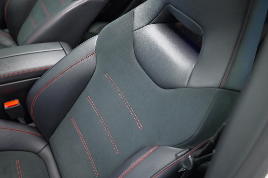 Mercedes-Benz A-Klasse A200 Launch Edition Premium Plus |Pano|Ambient|Carplay|AMG|