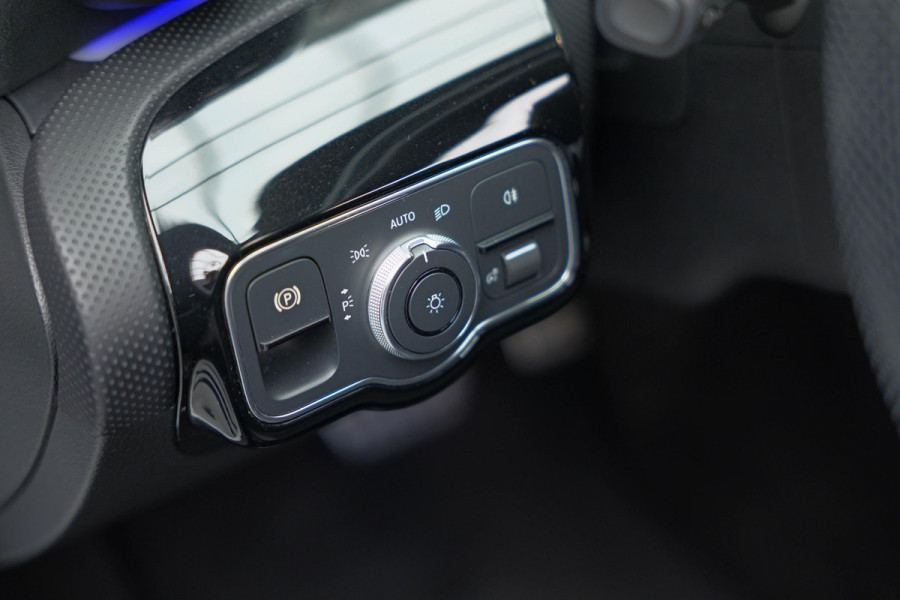 Mercedes-Benz A-Klasse A200 Launch Edition Premium Plus |Pano|Ambient|Carplay|AMG|