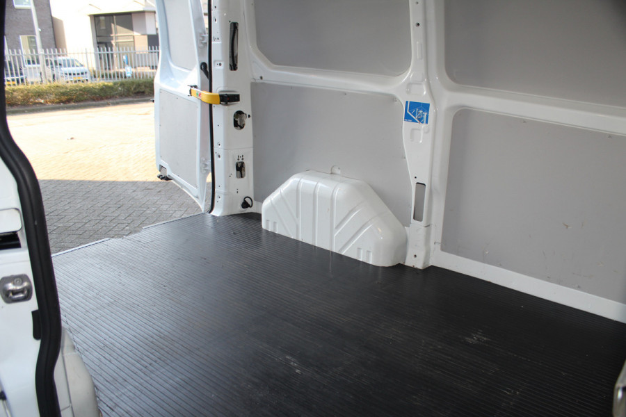 Ford Transit Custom 300 2.0 TDCI L1H1 Trend / AUTOMAAT ! Erg nette Ford Transit Custom automaat ! Airco, stoel- en voorraamverwarming, cruise control, parkeersensoren v+a, bijrijdersbank, beklede laadruimte etc.