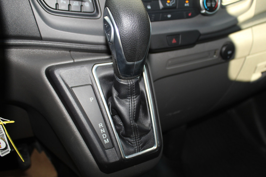 Ford Transit Custom 300 2.0 TDCI L1H1 Trend / AUTOMAAT ! Erg nette Ford Transit Custom automaat ! Airco, stoel- en voorraamverwarming, cruise control, parkeersensoren v+a, bijrijdersbank, beklede laadruimte etc.