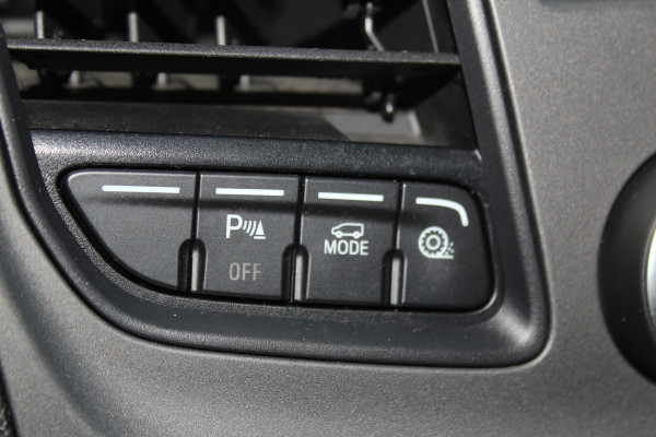 Ford Transit Custom 300 2.0 TDCI L1H1 Trend / AUTOMAAT ! Erg nette Ford Transit Custom automaat ! Airco, stoel- en voorraamverwarming, cruise control, parkeersensoren v+a, bijrijdersbank, beklede laadruimte etc.