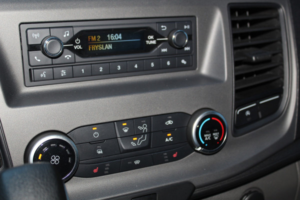 Ford Transit Custom 300 2.0 TDCI L1H1 Trend / AUTOMAAT ! Erg nette Ford Transit Custom automaat ! Airco, stoel- en voorraamverwarming, cruise control, parkeersensoren v+a, bijrijdersbank, beklede laadruimte etc.