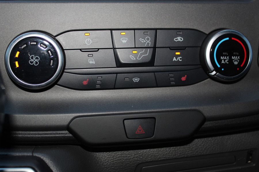 Ford Transit Custom 300 2.0 TDCI L1H1 Trend / AUTOMAAT ! Erg nette Ford Transit Custom automaat ! Airco, stoel- en voorraamverwarming, cruise control, parkeersensoren v+a, bijrijdersbank, beklede laadruimte etc.