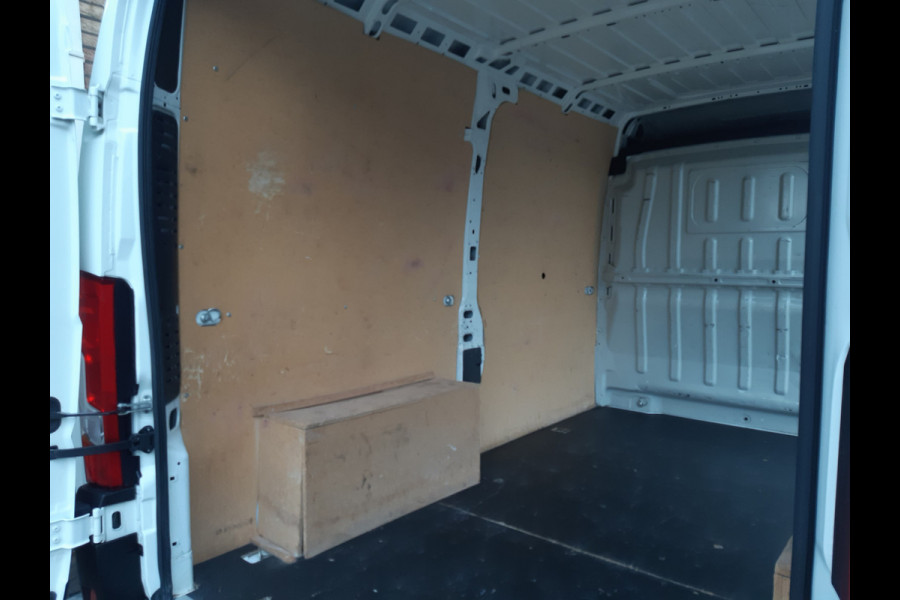 Peugeot Boxer 2.2 BlueHDi 140 Pk - 103 Kw L2/H2 Airco Navi Cruise Control