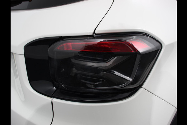 Jeep Avenger Longitude 54 kWh Automaat | Navigatie | Apple Carplay/ Android Auto | Parkeersensor achter | Cruise Control | Stoelverwarming | Full LED | Virtual Cockpit | Climate Control