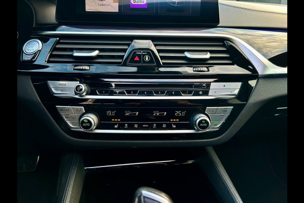 BMW 5 Serie Touring 530i xDrive High Executive , Pano,