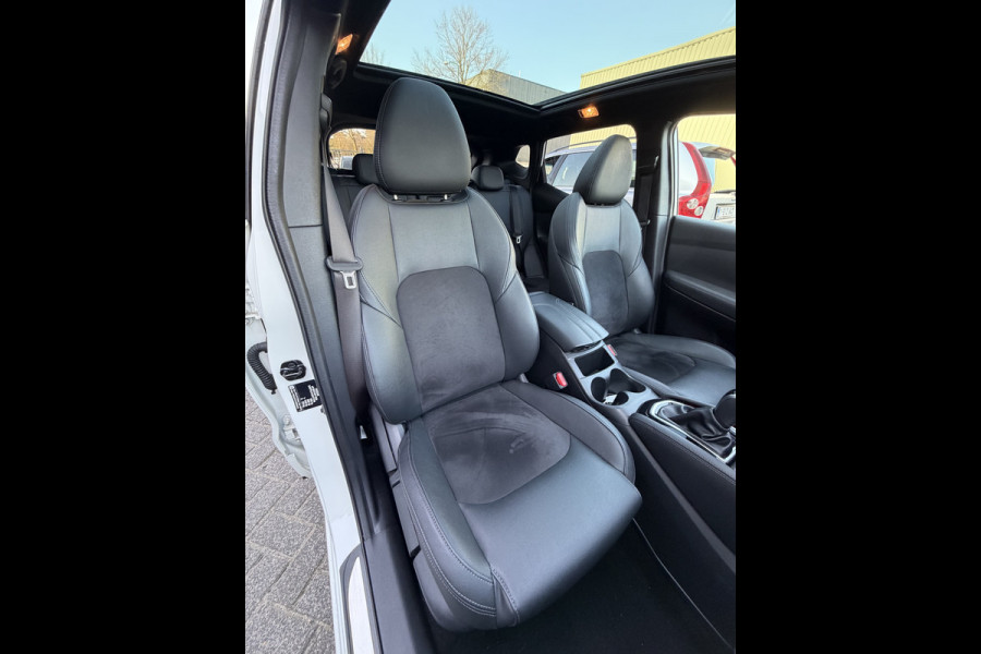 Nissan QASHQAI 160pk N-Tec (Trekhaak - Panoramadak - 360gr Camera - Parkeersensoren V+A - Keyless Entry - LED - 19"Zwart)