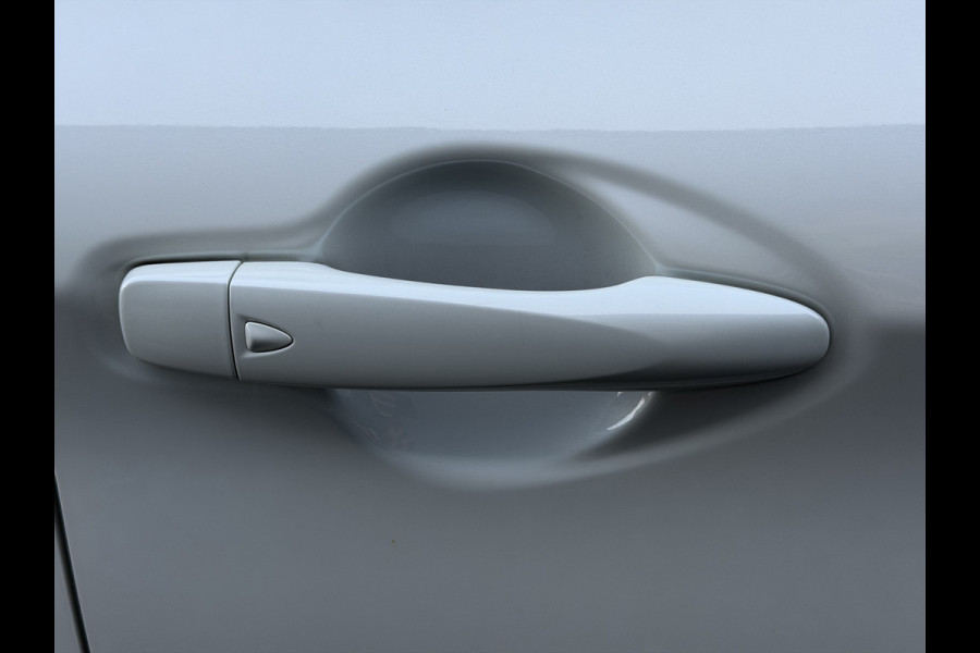 Nissan QASHQAI 160pk N-Tec (Trekhaak - Panoramadak - 360gr Camera - Parkeersensoren V+A - Keyless Entry - LED - 19"Zwart)