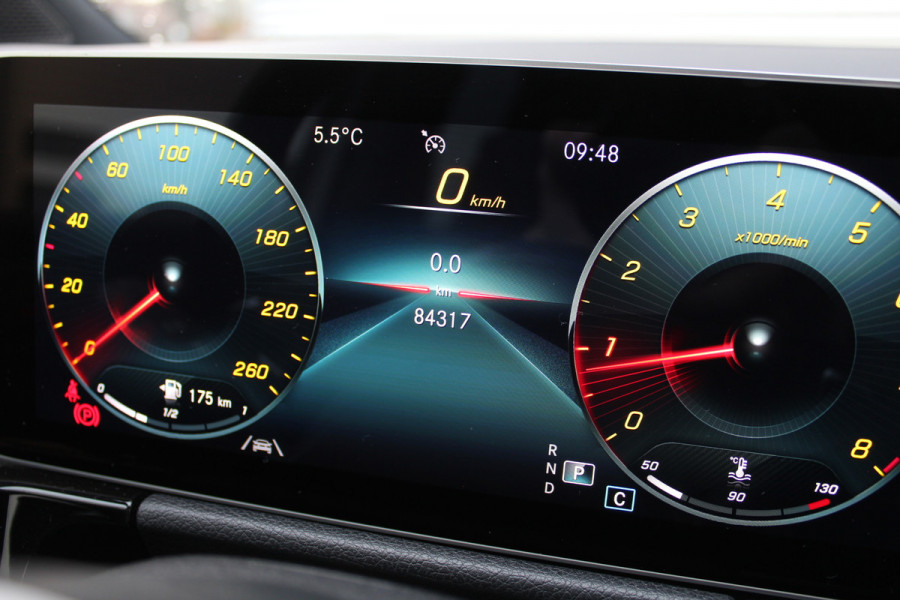 Mercedes-Benz B-Klasse 180 Business Solution AMG | Camera | Stoelverwarming | Dealer Onderhouden | Wide Screen