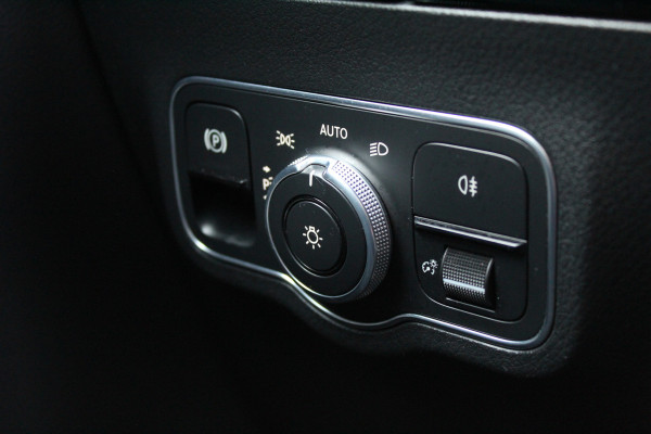 Mercedes-Benz B-Klasse 180 Business Solution AMG | Camera | Stoelverwarming | Dealer Onderhouden | Wide Screen