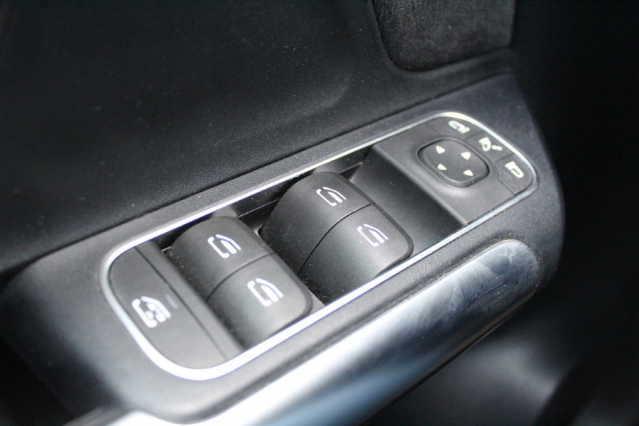 Mercedes-Benz B-Klasse 180 Business Solution AMG | Camera | Stoelverwarming | Dealer Onderhouden | Wide Screen