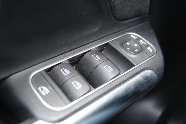 Mercedes-Benz B-Klasse 180 Business Solution AMG | Camera | Stoelverwarming | Dealer Onderhouden | Wide Screen