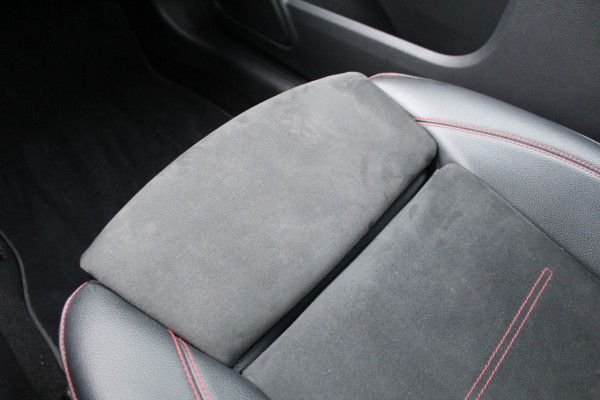 Mercedes-Benz B-Klasse 180 Business Solution AMG | Camera | Stoelverwarming | Dealer Onderhouden | Wide Screen