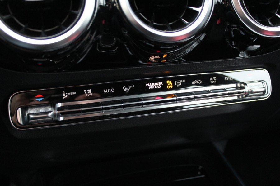 Mercedes-Benz B-Klasse 180 Business Solution AMG | Camera | Stoelverwarming | Dealer Onderhouden | Wide Screen