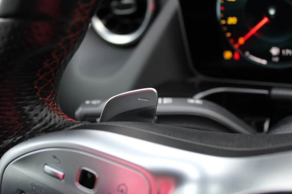 Mercedes-Benz B-Klasse 180 Business Solution AMG | Camera | Stoelverwarming | Dealer Onderhouden | Wide Screen