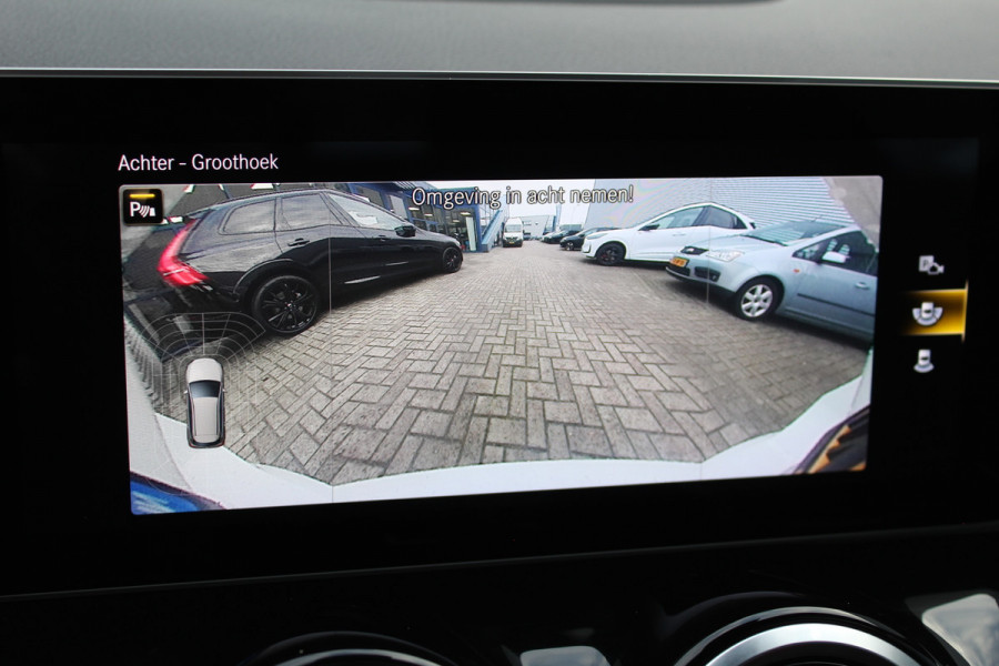 Mercedes-Benz B-Klasse 180 Business Solution AMG | Camera | Stoelverwarming | Dealer Onderhouden | Wide Screen