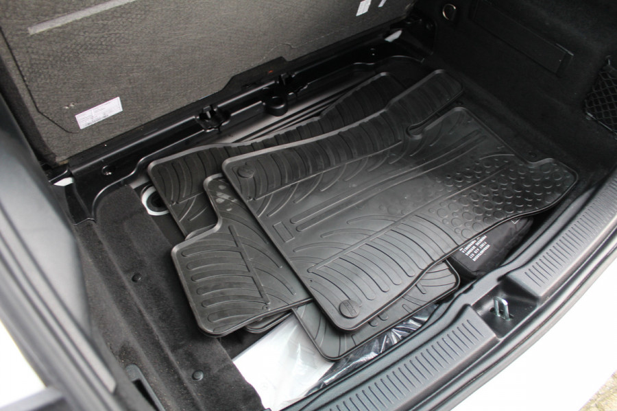 Mercedes-Benz B-Klasse 180 Business Solution AMG | Camera | Stoelverwarming | Dealer Onderhouden | Wide Screen