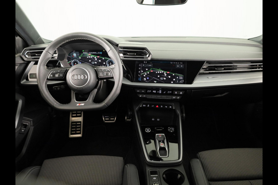 Audi A3 Sportback 40 TFSI e S edition 204pk S-tronic | Verlengde garantie | Navigatie | Parkeersensoren (Park assist) | Adaptieve cruise control | Stoelverwarming | S-Line |