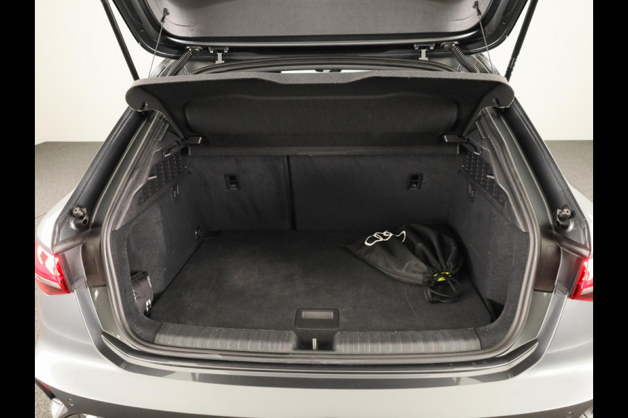 Audi A3 Sportback 40 TFSI e S edition 204pk S-tronic | Verlengde garantie | Navigatie | Parkeersensoren (Park assist) | Adaptieve cruise control | Stoelverwarming | S-Line |