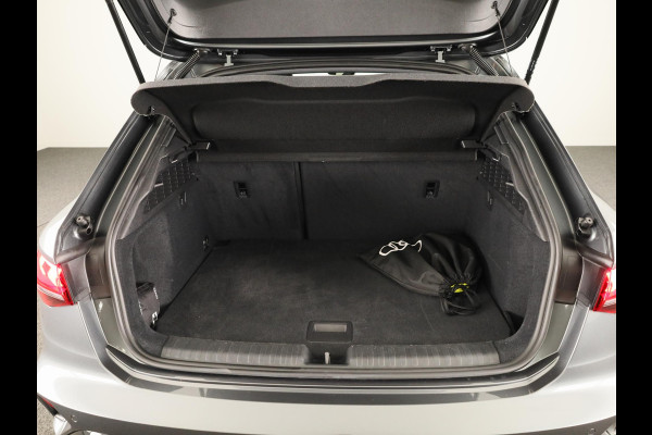 Audi A3 Sportback 40 TFSI e S edition 204pk S-tronic | Verlengde garantie | Navigatie | Parkeersensoren (Park assist) | Adaptieve cruise control | Stoelverwarming | S-Line |