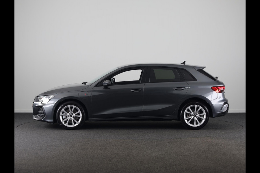 Audi A3 Sportback 40 TFSI e S edition 204pk S-tronic | Verlengde garantie | Navigatie | Parkeersensoren (Park assist) | Adaptieve cruise control | Stoelverwarming | S-Line |