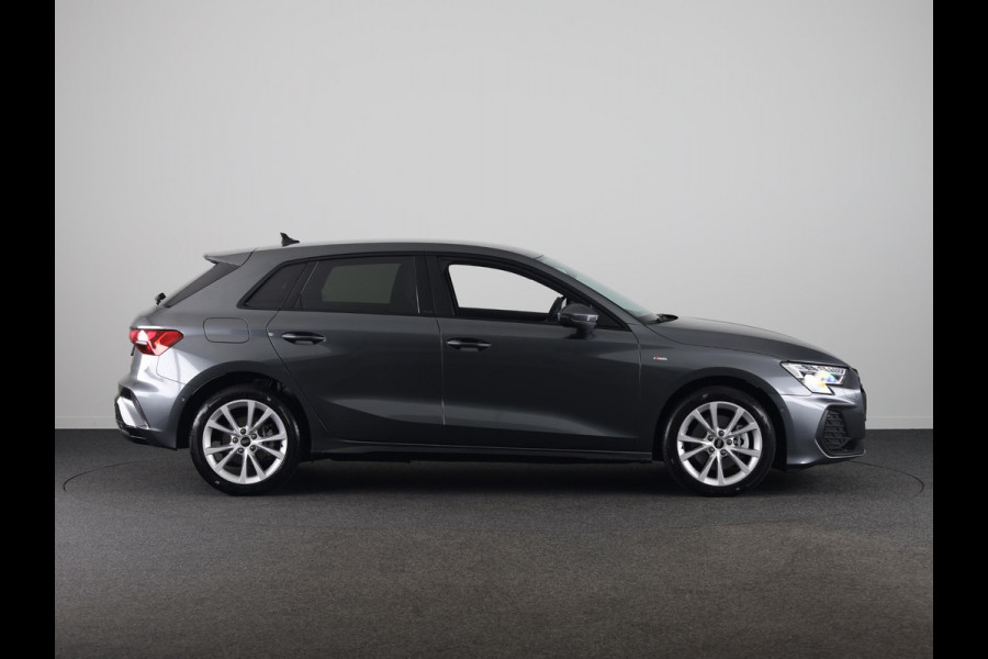 Audi A3 Sportback 40 TFSI e S edition 204pk S-tronic | Verlengde garantie | Navigatie | Parkeersensoren (Park assist) | Adaptieve cruise control | Stoelverwarming | S-Line |