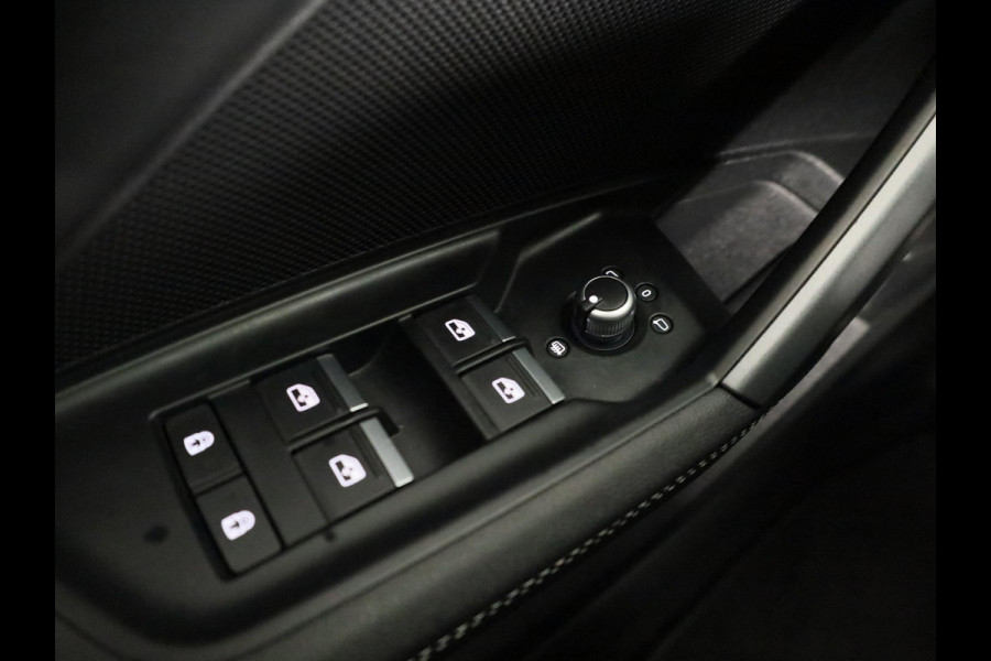 Audi A3 Sportback 40 TFSI e S edition 204pk S-tronic | Verlengde garantie | Navigatie | Parkeersensoren (Park assist) | Adaptieve cruise control | Stoelverwarming | S-Line |