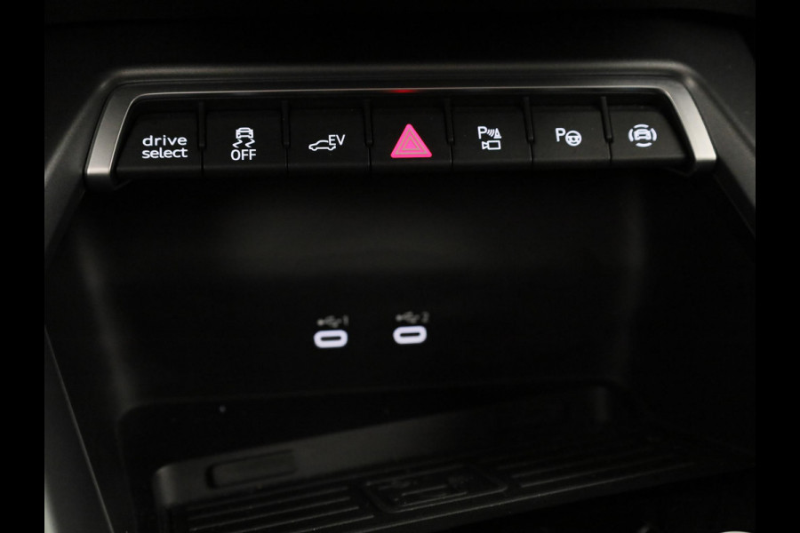 Audi A3 Sportback 40 TFSI e S edition 204pk S-tronic | Verlengde garantie | Navigatie | Parkeersensoren (Park assist) | Adaptieve cruise control | Stoelverwarming | S-Line |