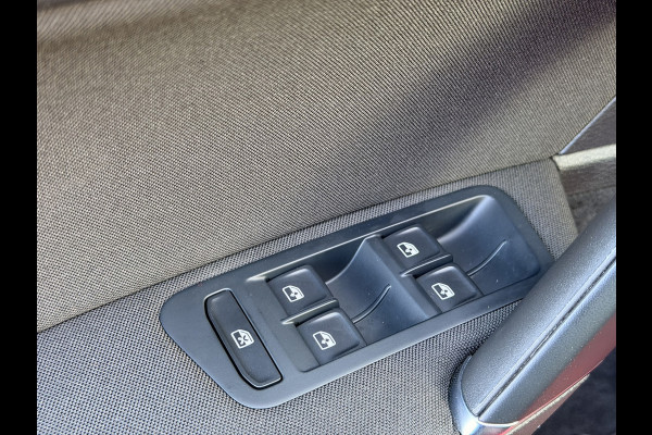 Volkswagen Golf 1.0 TSI Navi CarPlay ACC Clima Stoelverw 18''