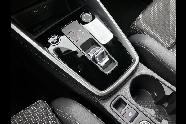 Audi A3 SPORTBACK 35 TFSI S-Line edition Plus(Goed OndH, Navi, Carplay, StoelV, PDC, Digitale Tellers, Cruise Con, Etc)