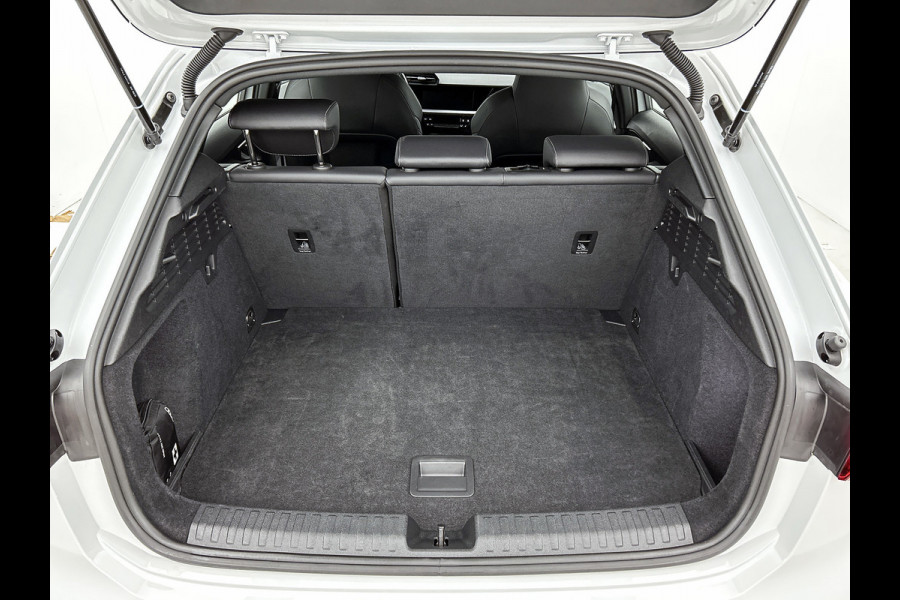Audi A3 SPORTBACK 35 TFSI S-Line edition Plus(Goed OndH, Navi, Carplay, StoelV, PDC, Digitale Tellers, Cruise Con, Etc)