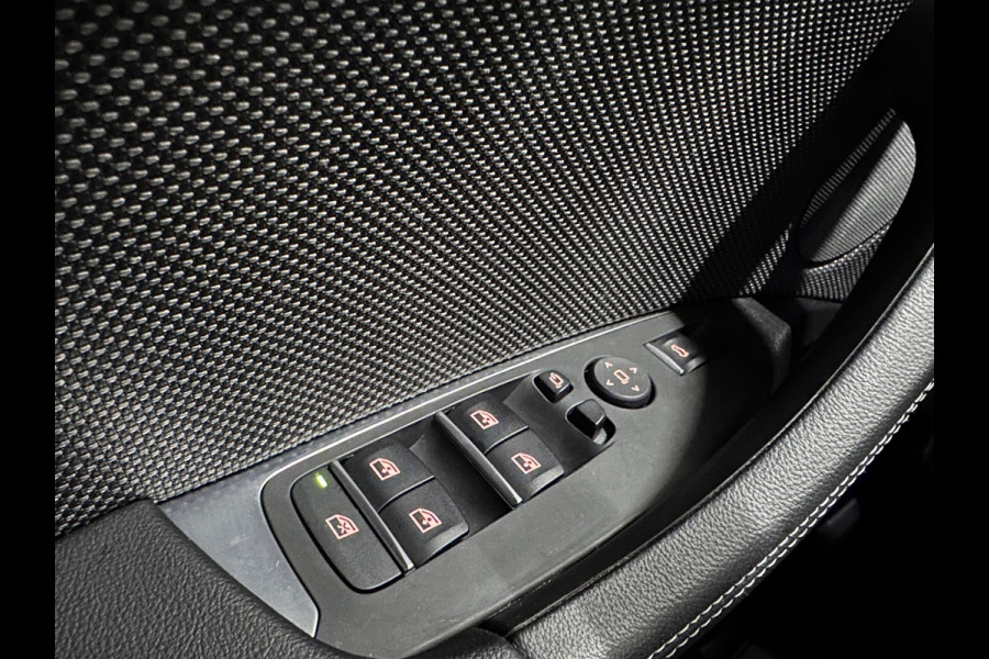 BMW X3 xDrive30e X-Line 292pk Aut. Airco ECC Navi PDC VA + Camera Full LED 19" LM Velgen Elektrische Sportstoelen+Memory Privacy Glass