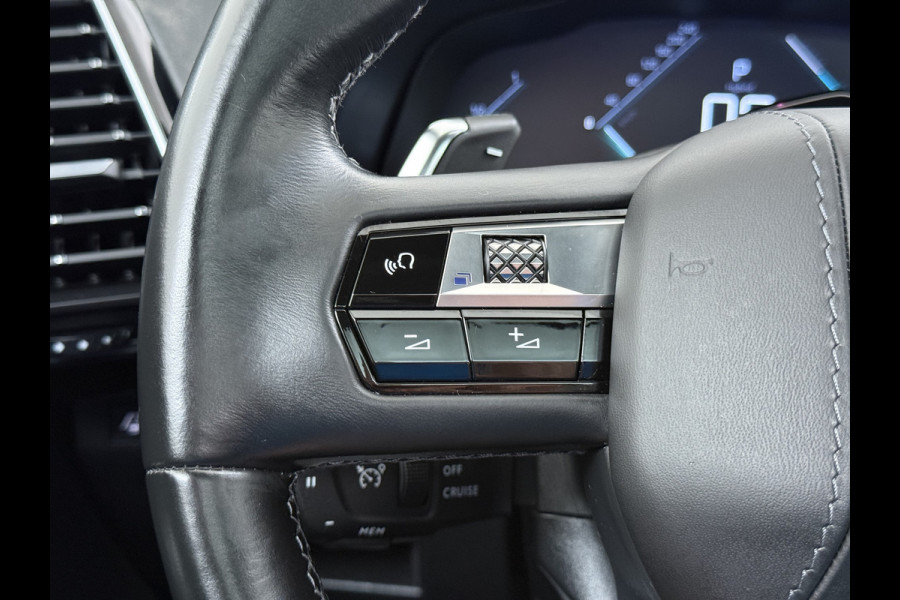 DS 7 Crossback Hybrid 300 4x4 Night Vision Lederen Massagestoelen PanoramaSchuifdak Adap.Cruise FOCAL Electra® Trekhaak Memory 360°Camera Apple Active Scan Suspension Elek.Stoelen+Verwarmd Elek.Achterklep Lane Assist Voorruitverwarming Led Lmv Dodehoek+Grootlicht Assist AWD 1e Eigenaar Origineel Nederlandse Auto Zeer compleet!
