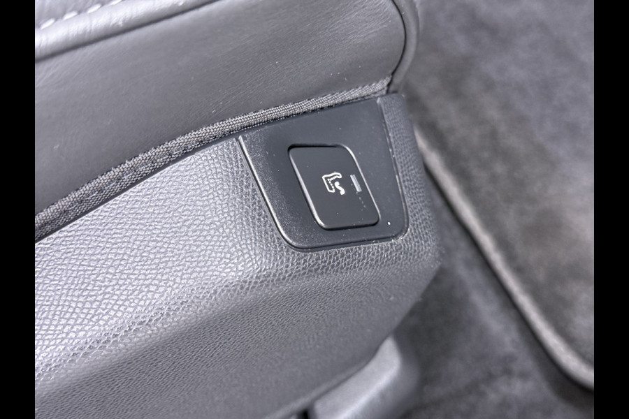 DS 7 Crossback Hybrid 300 4x4 Night Vision Lederen Massagestoelen PanoramaSchuifdak Adap.Cruise FOCAL Electra® Trekhaak Memory 360°Camera Apple Active Scan Suspension Elek.Stoelen+Verwarmd Elek.Achterklep Lane Assist Voorruitverwarming Led Lmv Dodehoek+Grootlicht Assist AWD 1e Eigenaar Origineel Nederlandse Auto Zeer compleet!