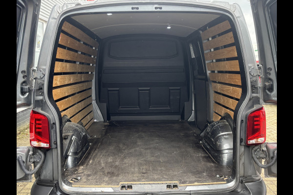 Volkswagen Transporter 2.0 TDI L2H1 28 Economy Business | Apple Carplay | Parkeersensoren | Cruise | Airco