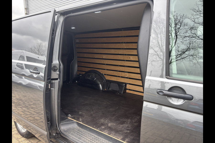 Volkswagen Transporter 2.0 TDI L2H1 28 Economy Business | Apple Carplay | Parkeersensoren | Cruise | Airco