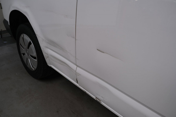 Volkswagen Transporter 2.0 TDI L2H1 28 > Schade <