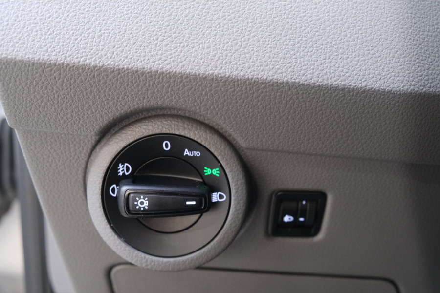 Volkswagen Transporter 2.0 TDI L2H1 28 > Schade <