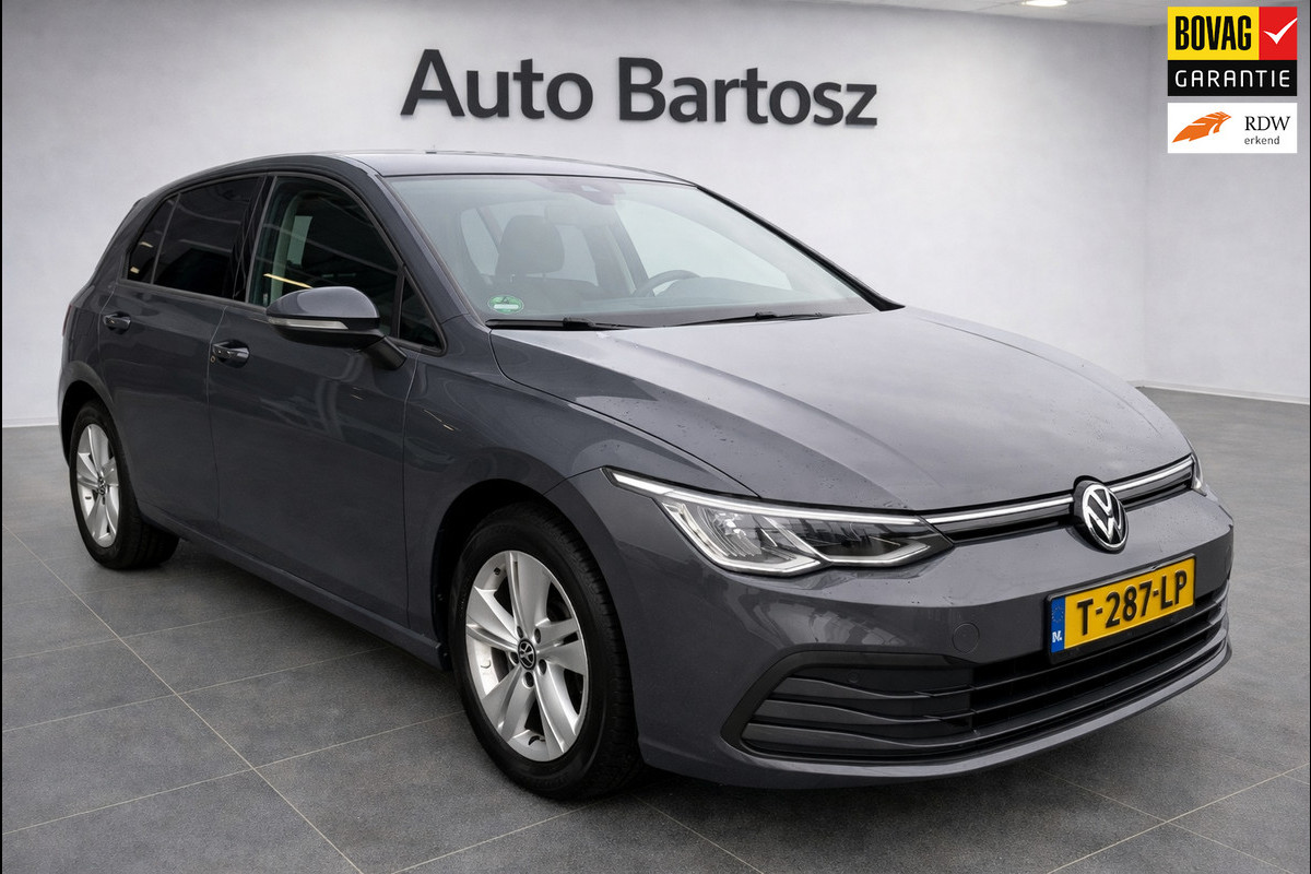 Volkswagen Golf | 64.138 km | Adaptieve cruise control | Parkeercamera | LED | Navigatie | Clima | Carplay | Full options!