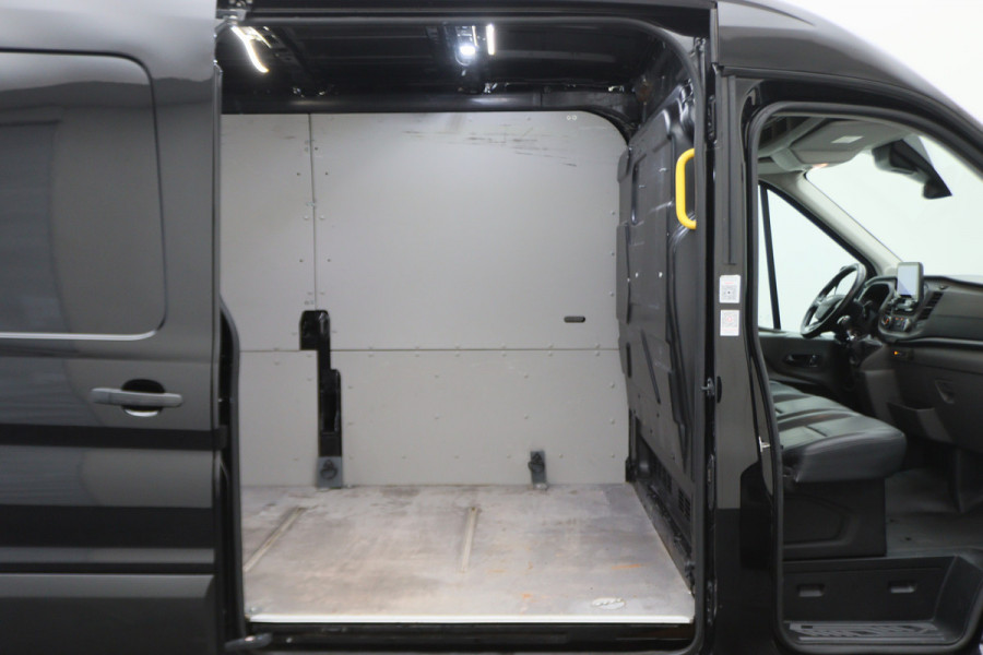 Ford Transit 350 2.0 TDCI L3H2 3-zits, Airco, Apple Carplay, Camera, Cruise, Leder, PDC, Rijstrooksensor